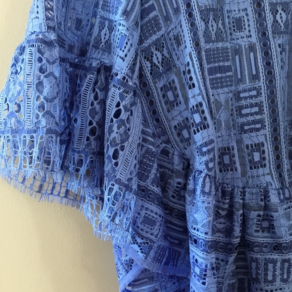 Bcbgmaxazria Blue Patterned Top - image 5